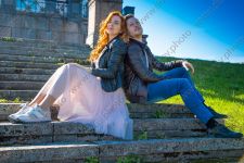 Фотосессия love story в парке Петергофа весной