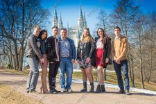 Весенняя фотопрогулка для компании друзей в парке Александрия