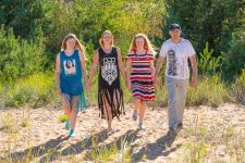 Летняя семейная фотосессия на берегу Финского залива