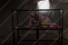 Эротическая фотосессия в необычном пространстве